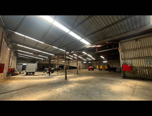 2,700M² WAREHOUSE TO LET IN BELLEVUE